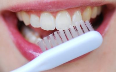 Dental care: toothpaste with or without fluoride